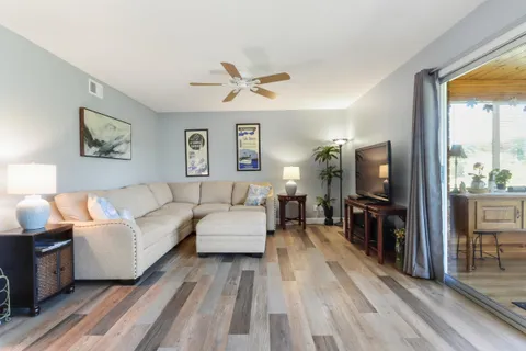 $305,500 | 348 County Road B, Unit 8, Fontana, WI 53125