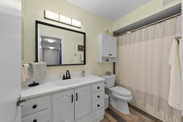 $305,500 | 348 County Road B, Unit 8, Fontana, WI 53125