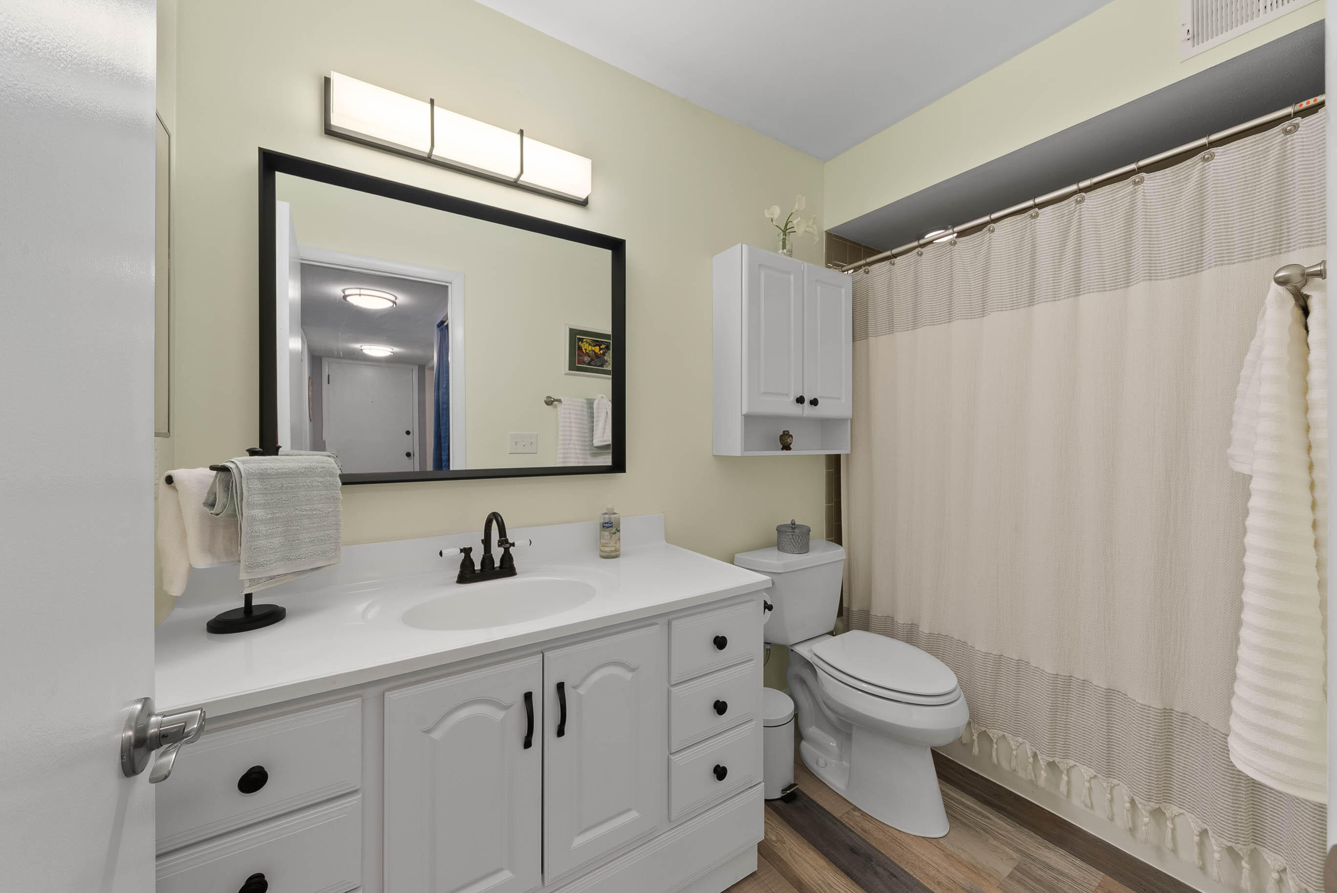 348 County Road B, Unit 8 Fontana, WI 53125 - Photo 27 of 83 Second Bathroom