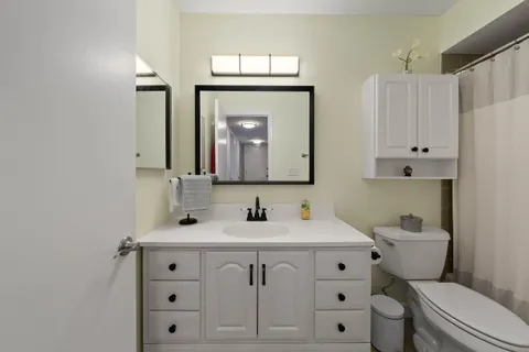 $305,500 | 348 County Road B, Unit 8, Fontana, WI 53125