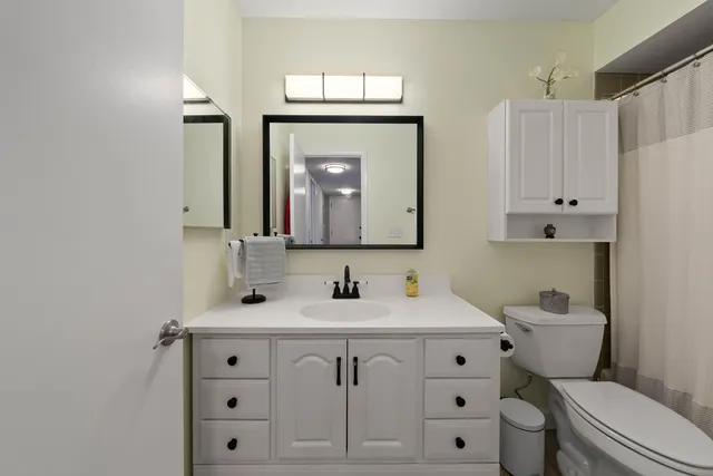 $305,500 | 348 County Road B, Unit 8, Fontana, WI 53125