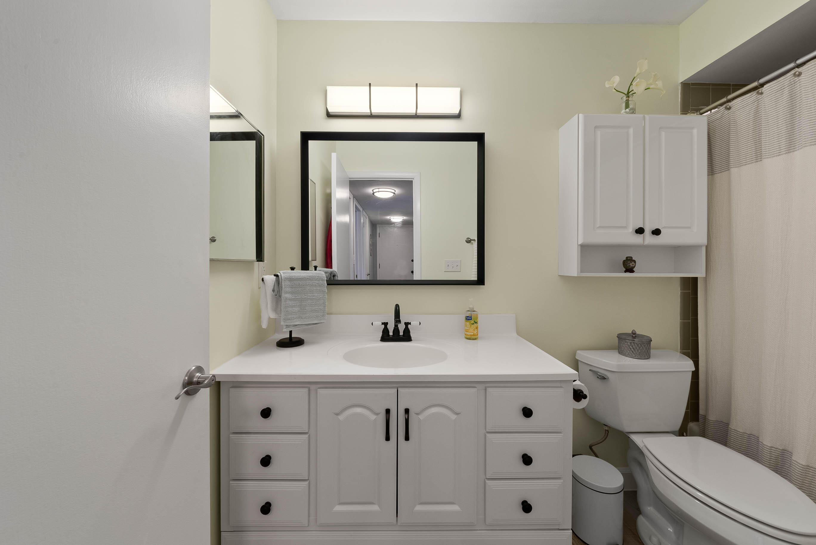 348 County Road B, Unit 8 Fontana, WI 53125 - Photo 28 of 83 Second Bathroom