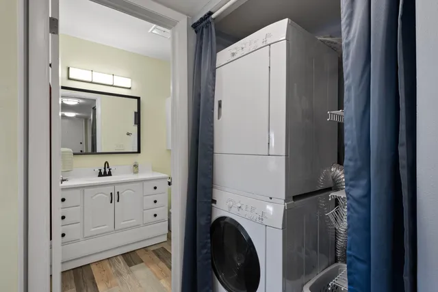 $305,500 | 348 County Road B, Unit 8, Fontana, WI 53125