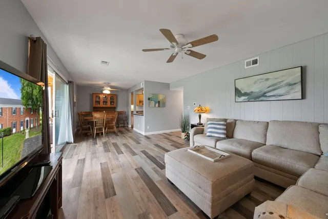 $305,500 | 348 County Road B, Unit 8, Fontana, WI 53125