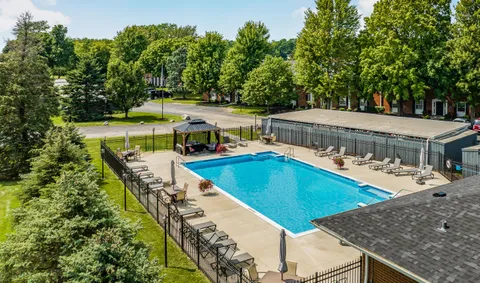 $305,500 | 348 County Road B, Unit 8, Fontana, WI 53125