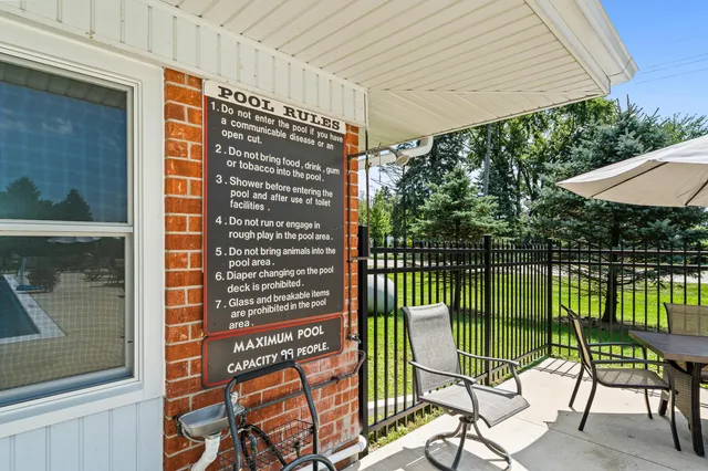 $305,500 | 348 County Road B, Unit 8, Fontana, WI 53125