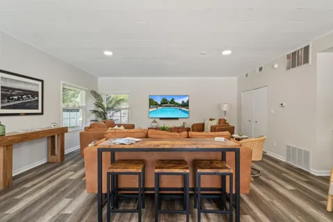 $305,500 | 348 County Road B, Unit 8, Fontana, WI 53125