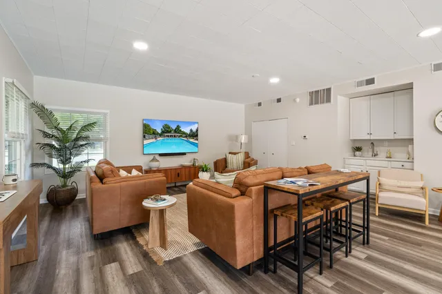 $305,500 | 348 County Road B, Unit 8, Fontana, WI 53125