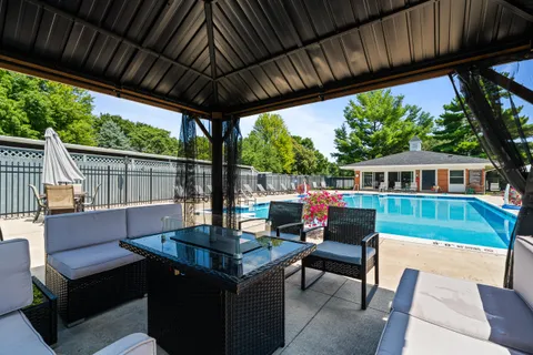 $305,500 | 348 County Road B, Unit 8, Fontana, WI 53125