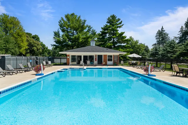 $305,500 | 348 County Road B, Unit 8, Fontana, WI 53125