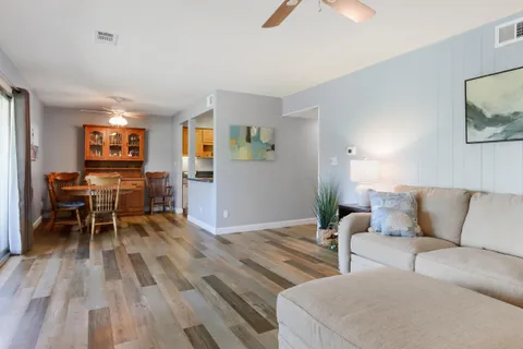 $305,500 | 348 County Road B, Unit 8, Fontana, WI 53125