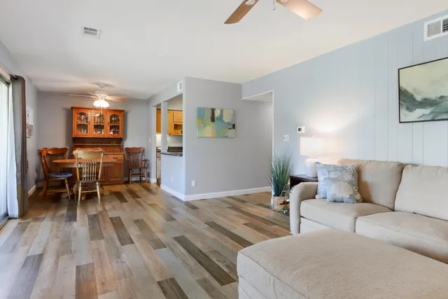 $305,500 | 348 County Road B, Unit 8, Fontana, WI 53125