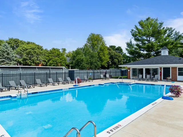 $305,500 | 348 County Road B, Unit 8, Fontana, WI 53125