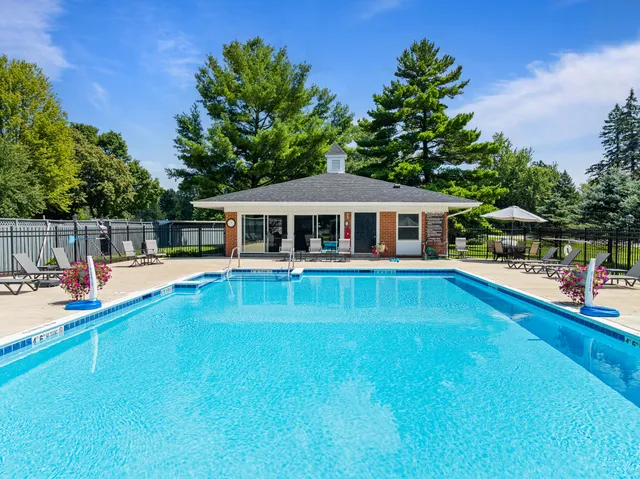 $305,500 | 348 County Road B, Unit 8, Fontana, WI 53125