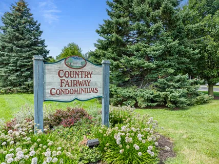 $305,500 | 348 County Road B, Unit 8, Fontana, WI 53125