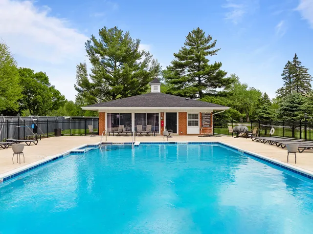 $305,500 | 348 County Road B, Unit 8, Fontana, WI 53125