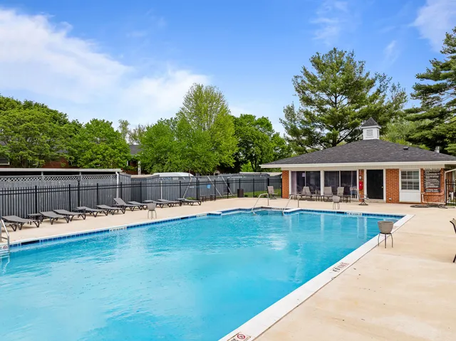 $305,500 | 348 County Road B, Unit 8, Fontana, WI 53125