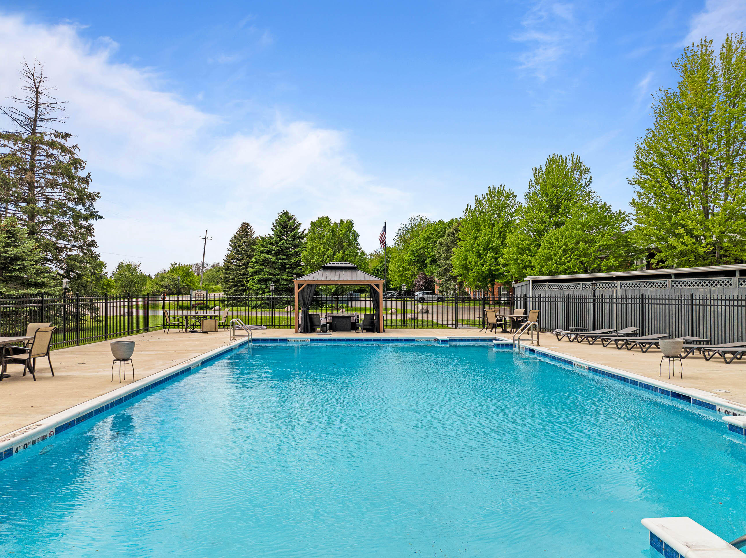 348 County Road B, Unit 8 Fontana, WI 53125 - Photo 49 of 83 Oversized Pool