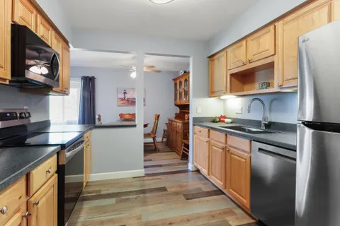 $305,500 | 348 County Road B, Unit 8, Fontana, WI 53125