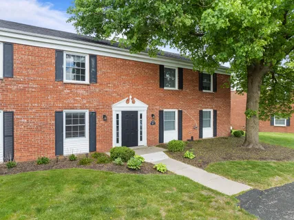 $305,500 | 348 County Road B, Unit 8, Fontana, WI 53125