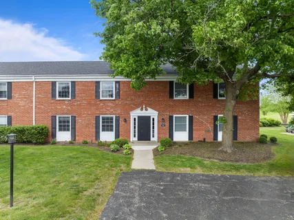 $305,500 | 348 County Road B, Unit 8, Fontana, WI 53125