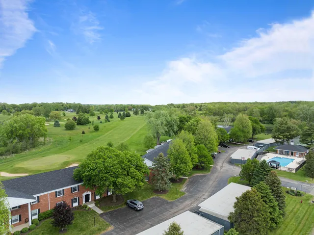 $305,500 | 348 County Road B, Unit 8, Fontana, WI 53125