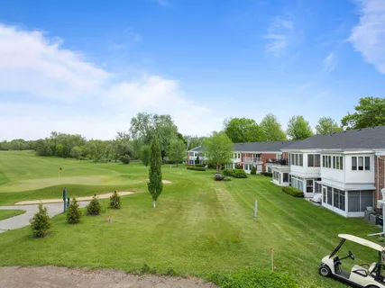 $305,500 | 348 County Road B, Unit 8, Fontana, WI 53125