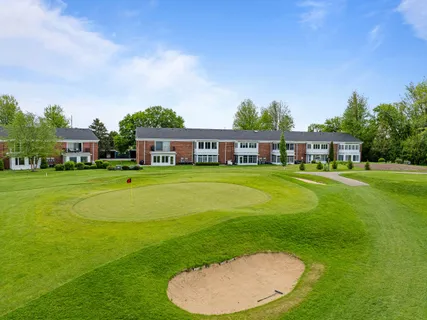 $305,500 | 348 County Road B, Unit 8, Fontana, WI 53125