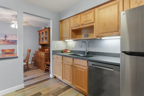 $305,500 | 348 County Road B, Unit 8, Fontana, WI 53125