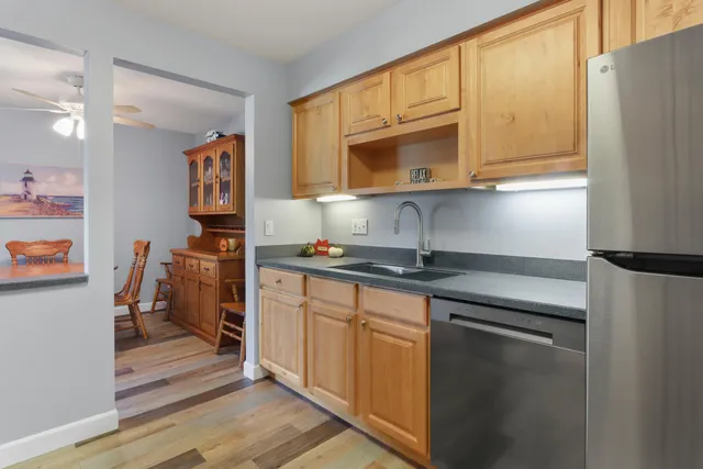 $305,500 | 348 County Road B, Unit 8, Fontana, WI 53125