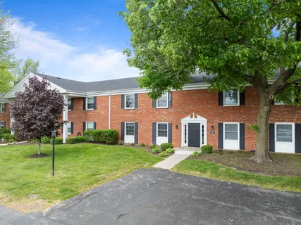 $305,500 | 348 County Road B, Unit 8, Fontana, WI 53125