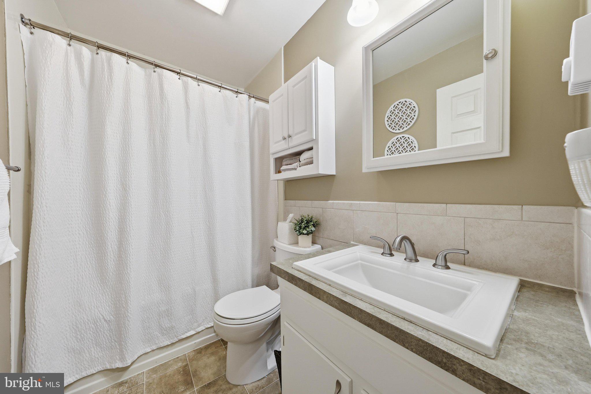 16913 Fairview Road Hagerstown, MD 21740 - Photo 27 of 57 Hall Bathroom