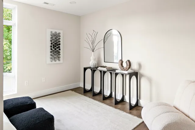 $4,800 | 20 Kinmonth Road, Unit 301, Newton, MA 02468