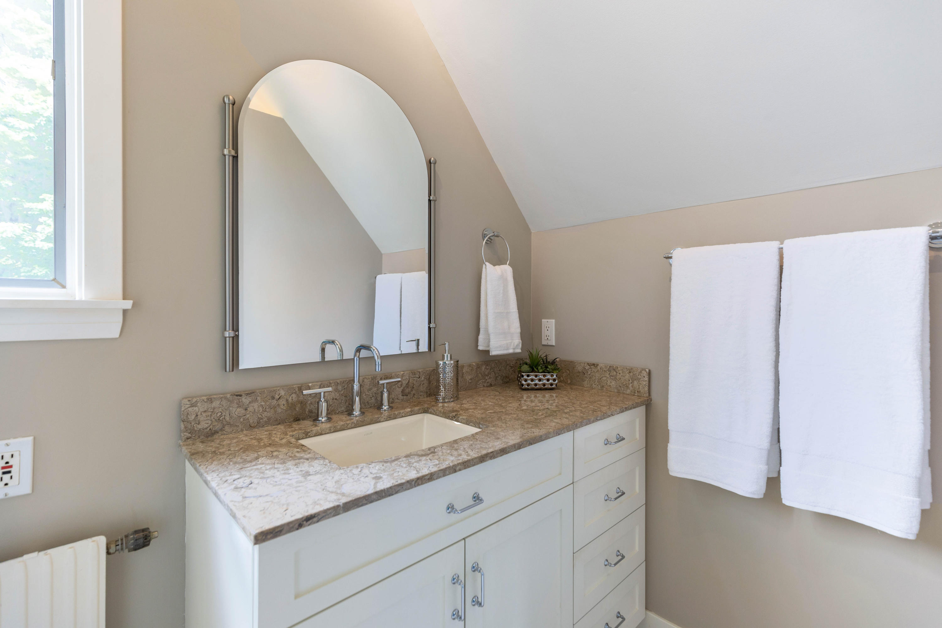 71 Schooner Ridge Road Cumberland Foreside, ME 04110 - Photo 31 of 57 Upper level bath
