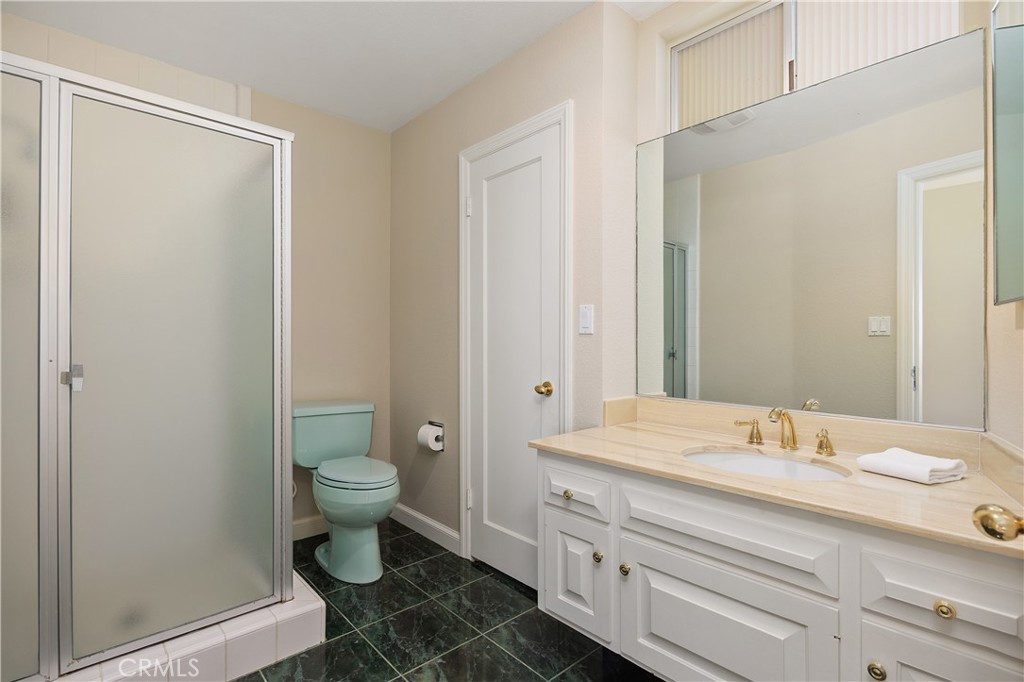 2086 Playa Road Carlsbad, CA 92009 - Photo 29 of 44 Full Bathroom that Accompanies the Flex Room.