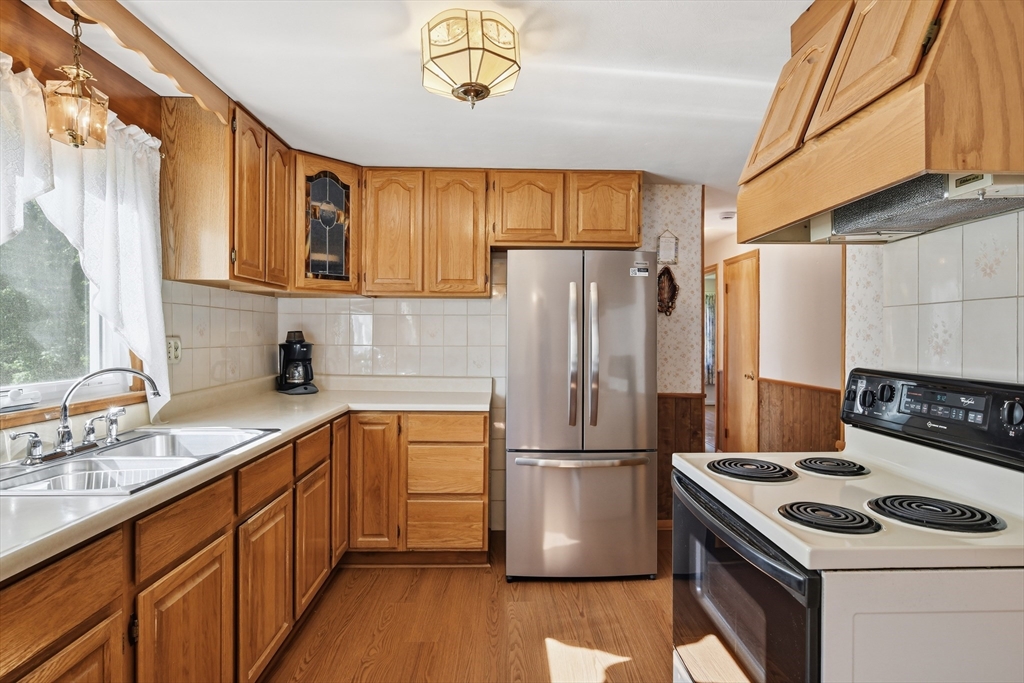 315 Porter Road East Longmeadow, MA 01028 - Photo 17 of 39