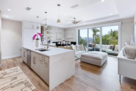 $1,245,000 | 41 Southwest Seminole Street, Unit 307, Stuart, FL 34994