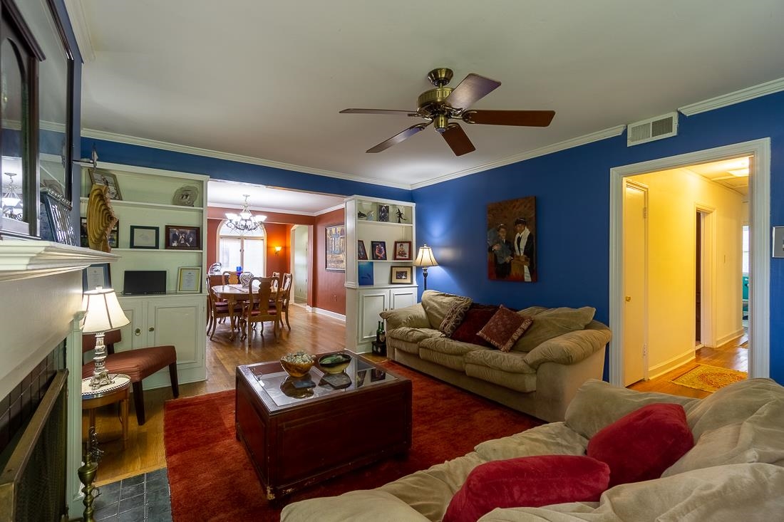 87 South Fernway Road Memphis, TN 38117 - Photo 4 of 28 a living room with furniture and a large window