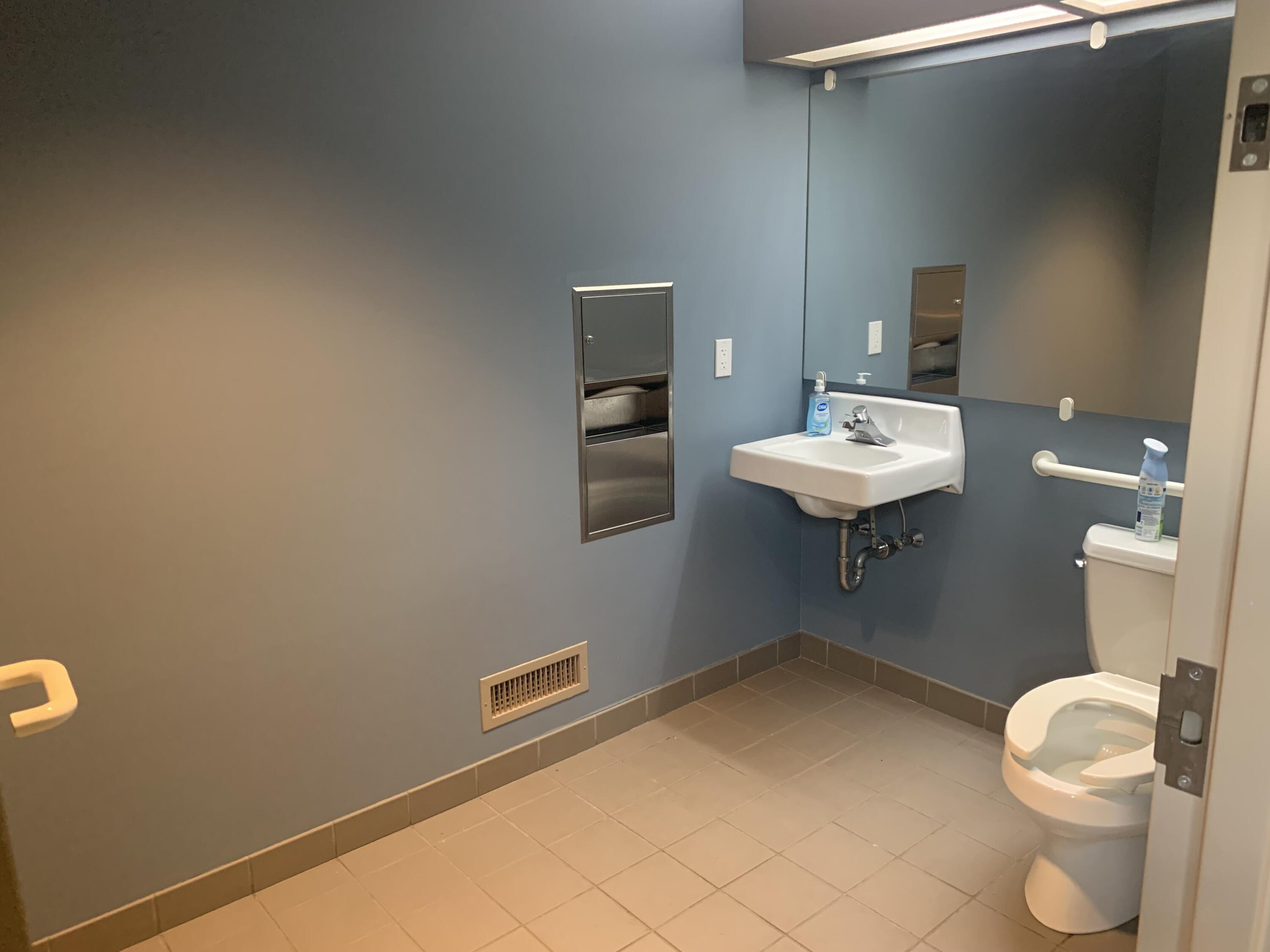 316 8th Street Manistee, MI 49660 - Photo 15 of 34 Main Floor bath