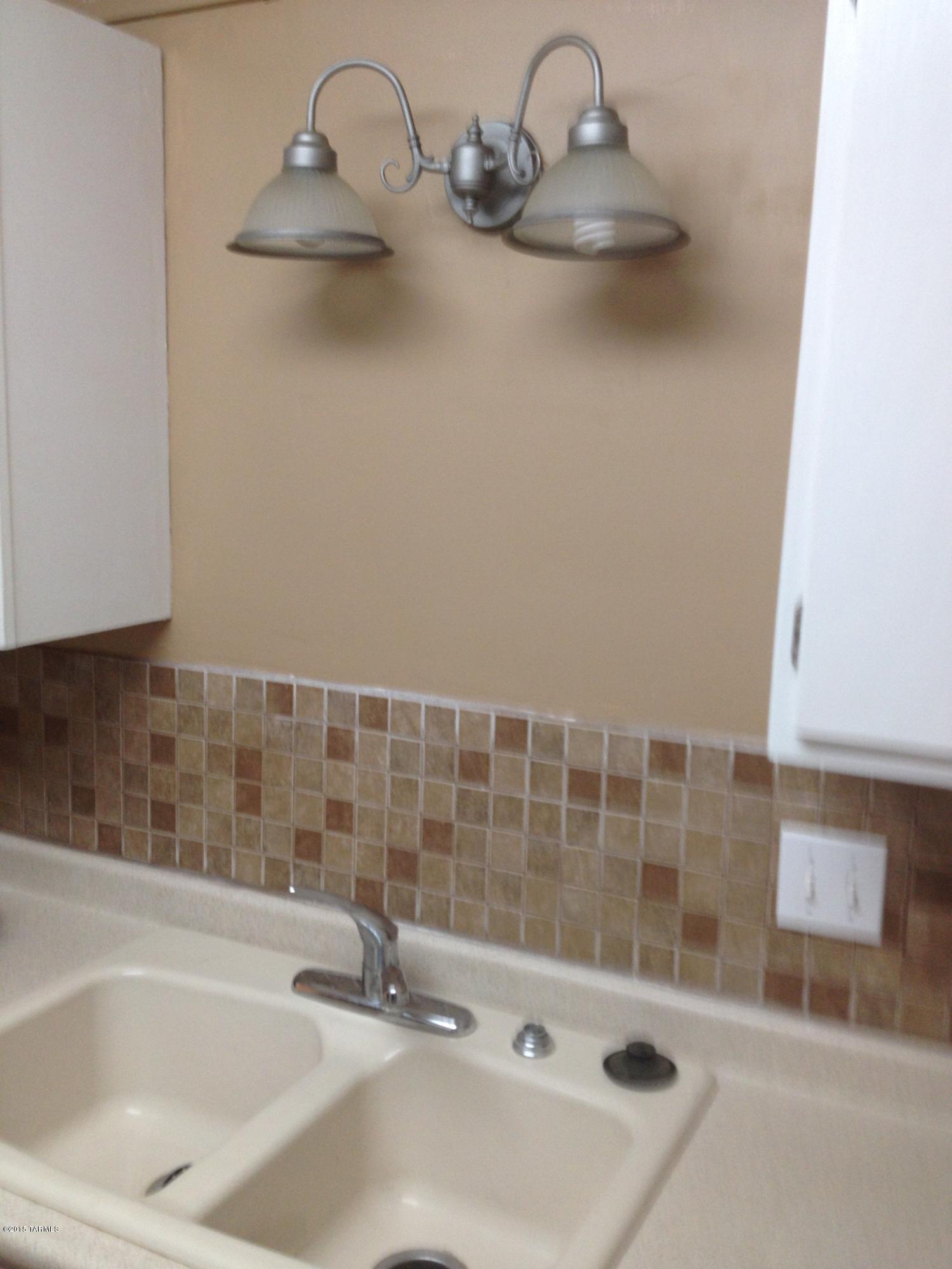 625 South Prudence Road, Unit 102 Tucson, AZ 85710 - Photo 10 of 25 a bathroom with a sink and a window