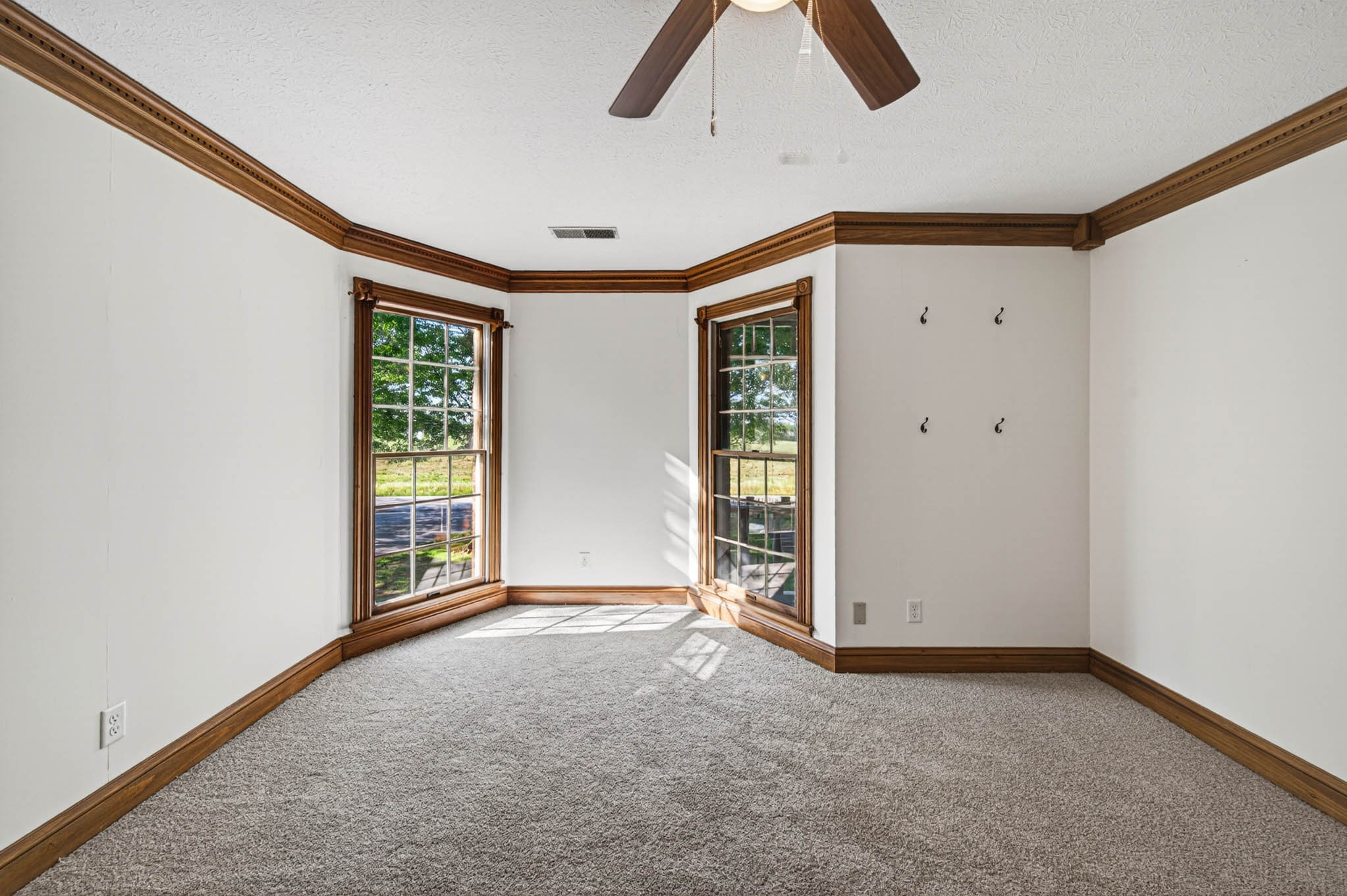 1800 Plano Road Bowling Green, KY 42104 - Photo 29 of 47 an empty room with windows