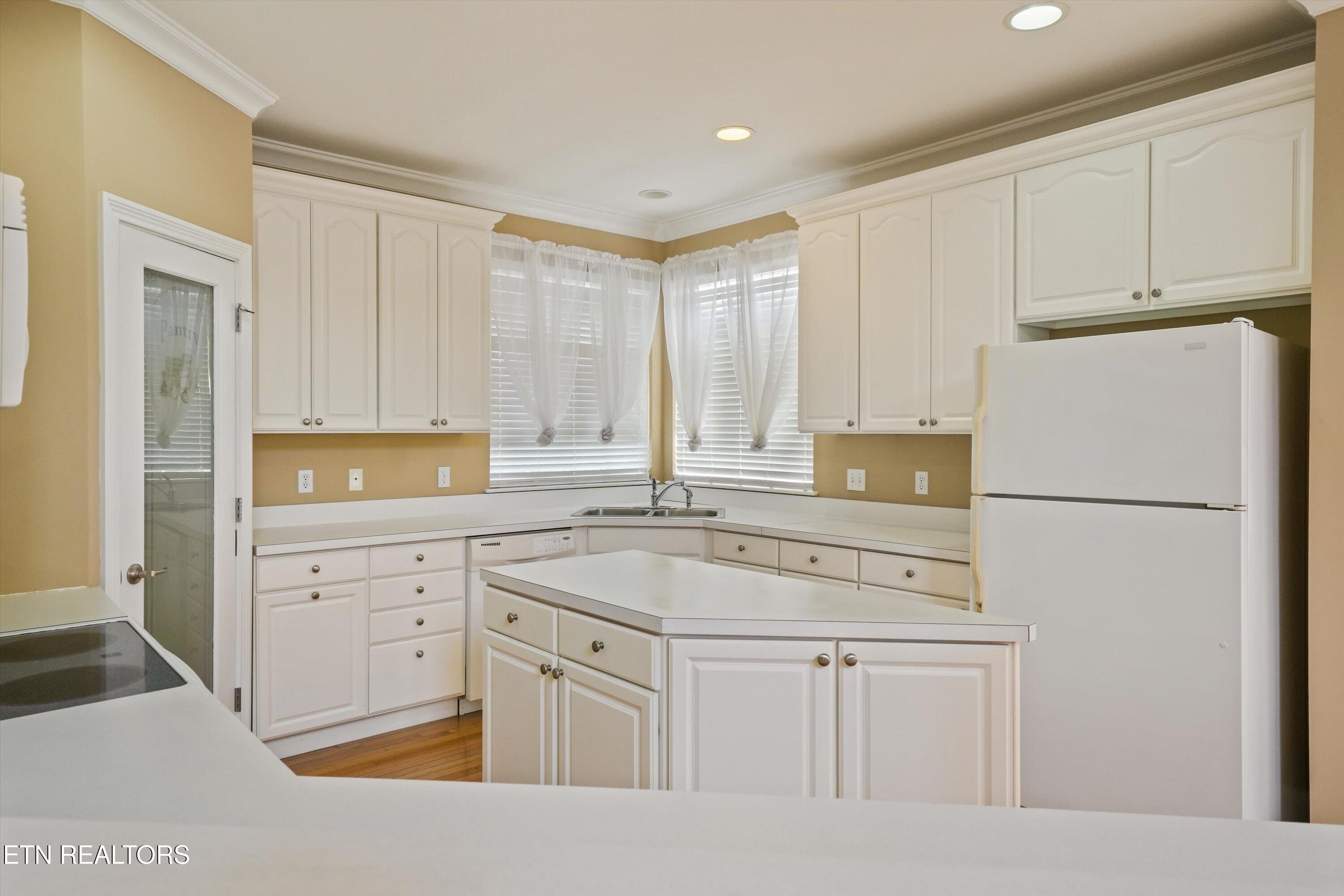 161 Liberty Court Oak Ridge, TN 37830 - Photo 15 of 45 Kitchen
