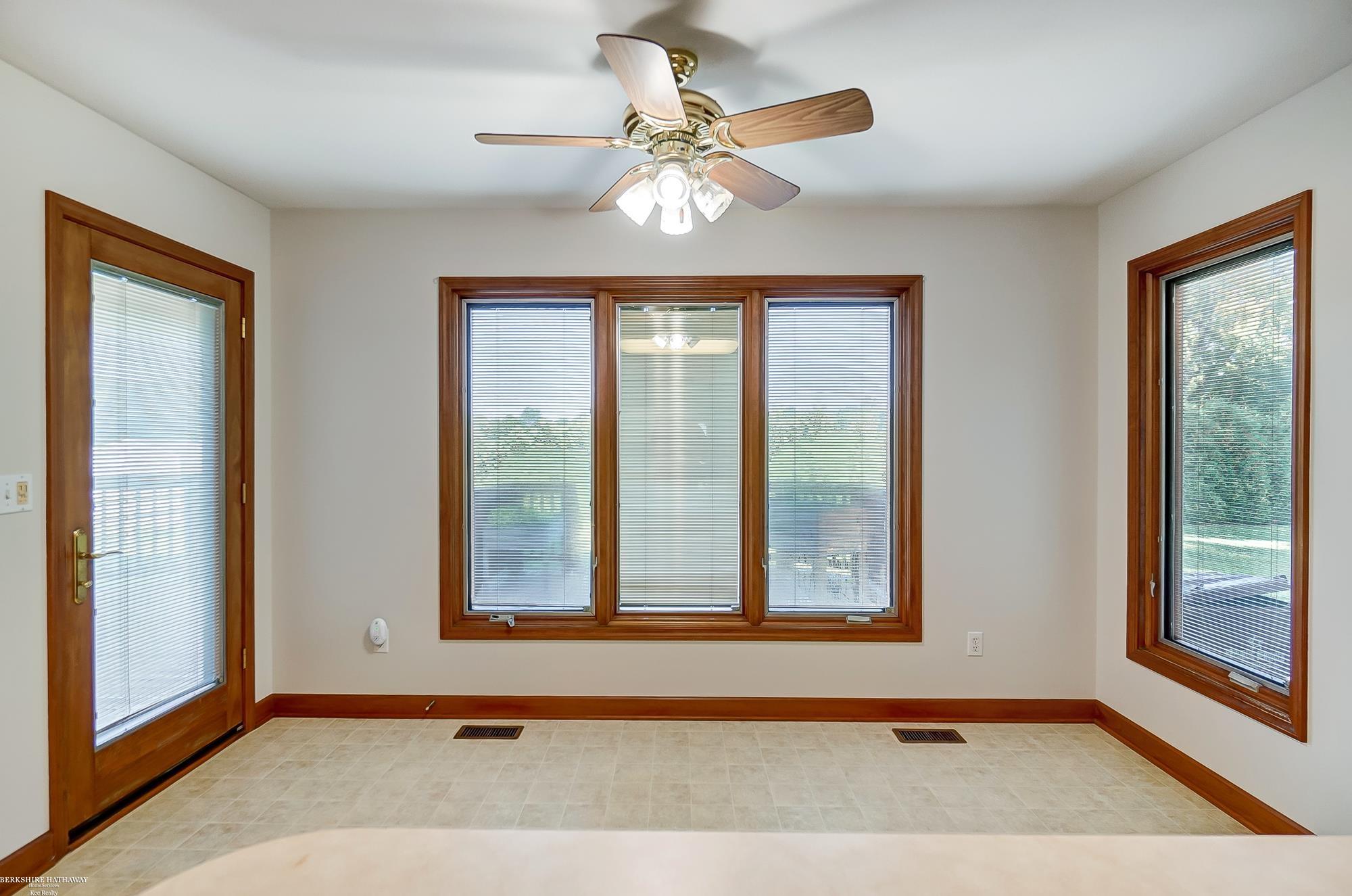 3371 Vivian Road Monroe, MI 48162 - Photo 18 of 57