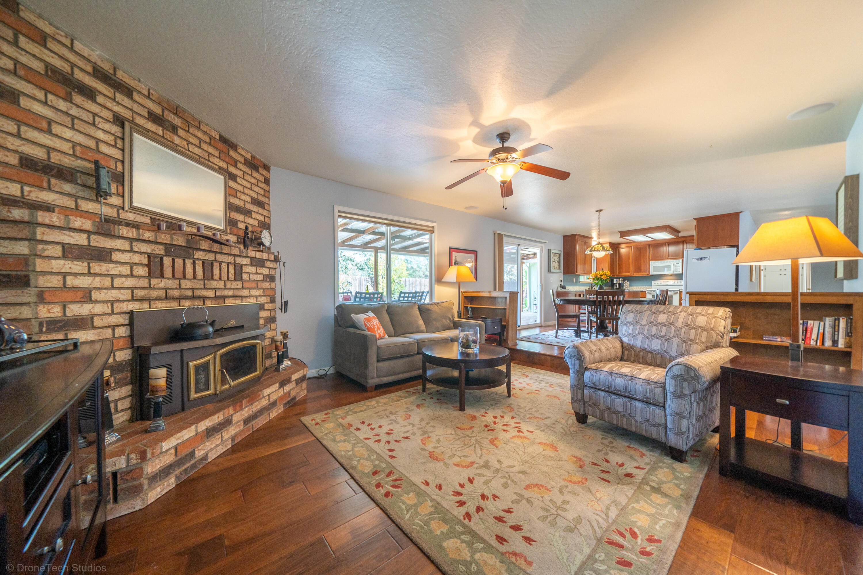 9048 Simmons Road Redding, CA 96001 - Photo 13 of 36 family room