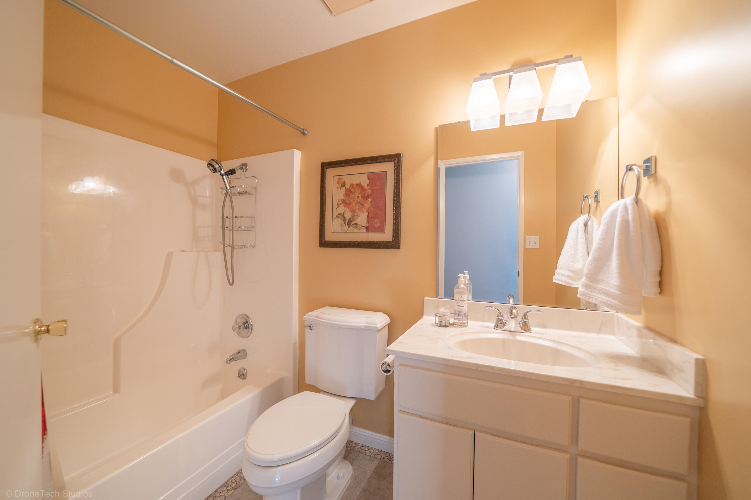 9048 Simmons Road Redding, CA 96001 - Photo 17 of 36 hall bath