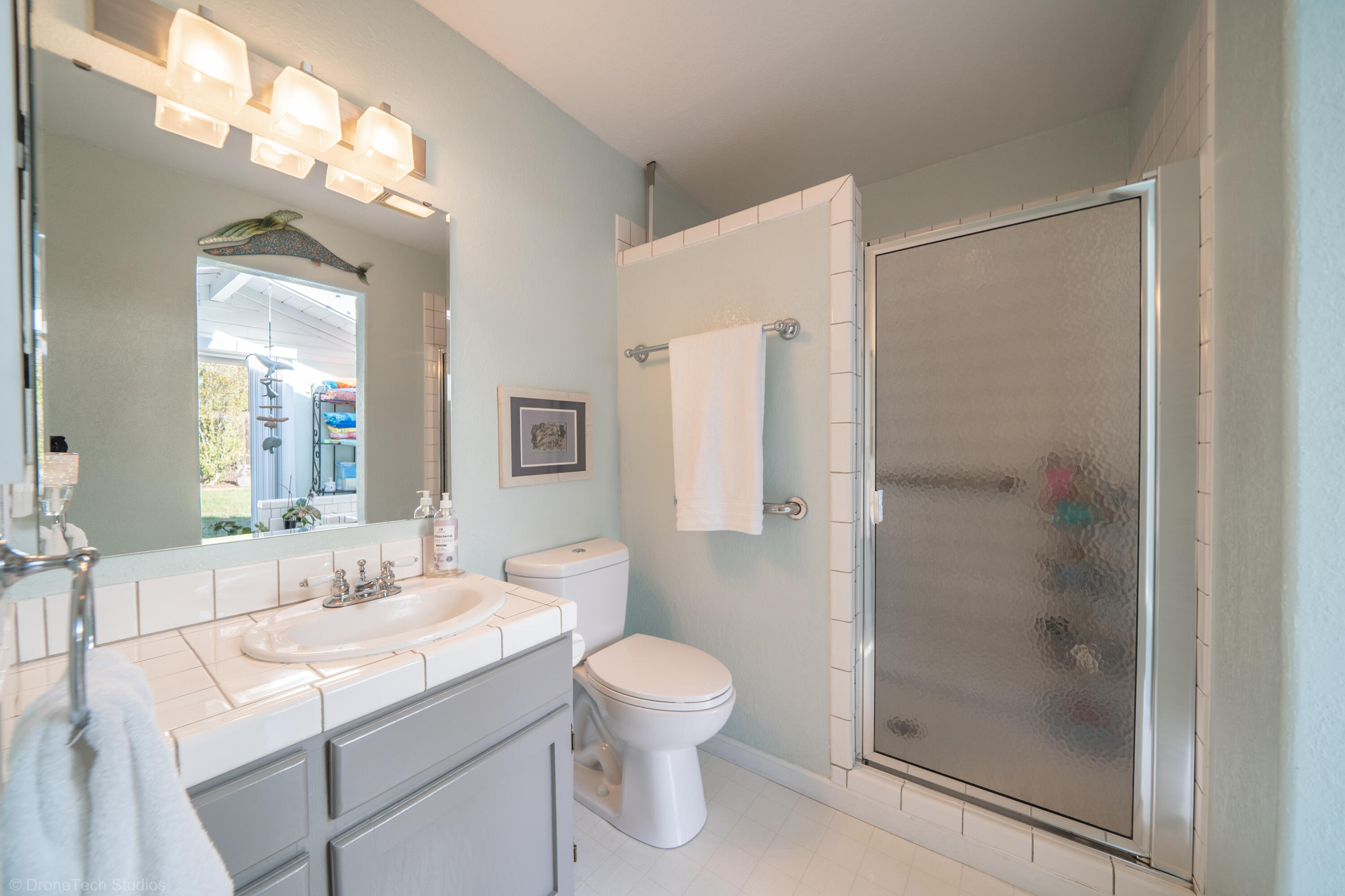 9048 Simmons Road Redding, CA 96001 - Photo 19 of 36 master bath