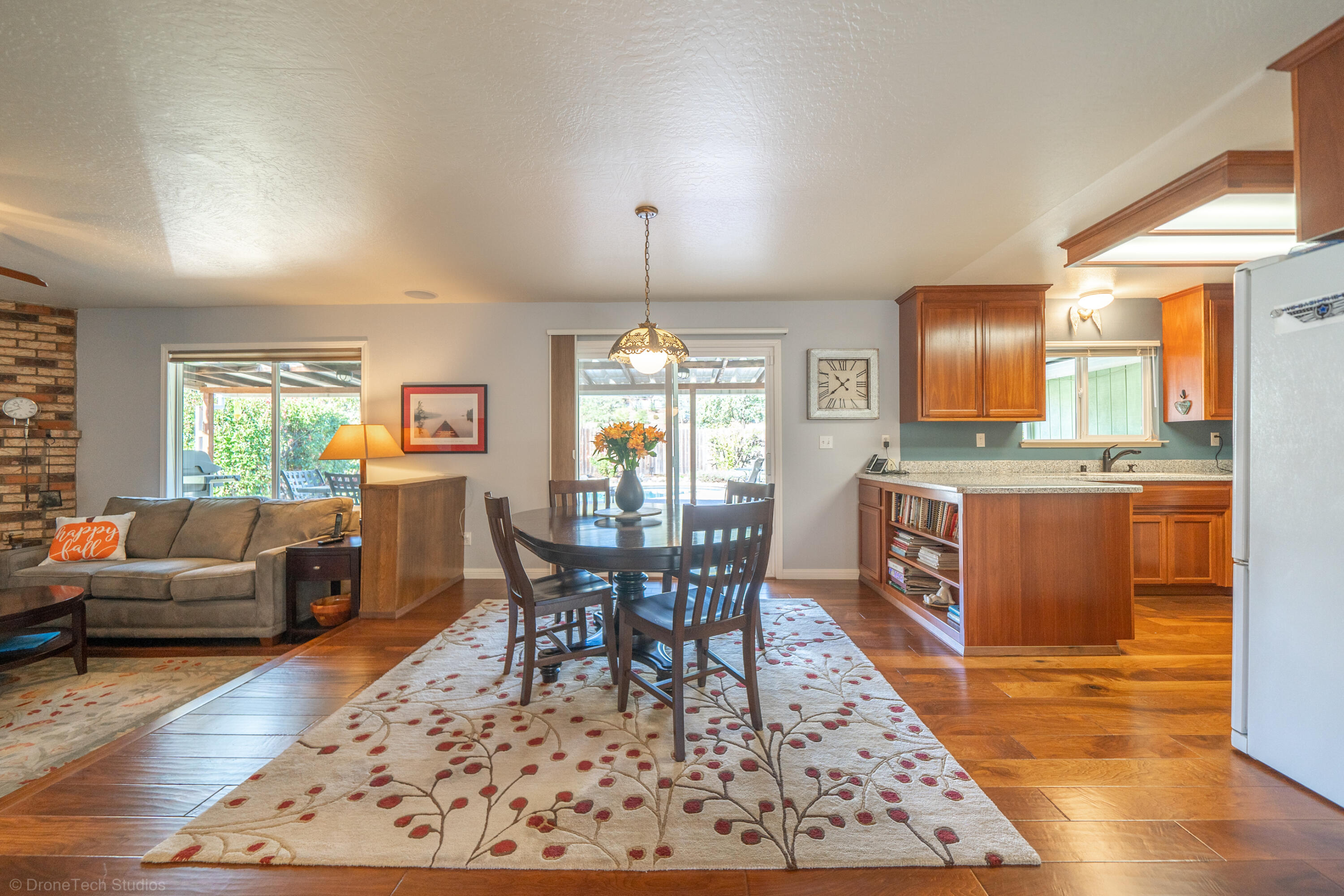 9048 Simmons Road Redding, CA 96001 - Photo 9 of 36 kitchen