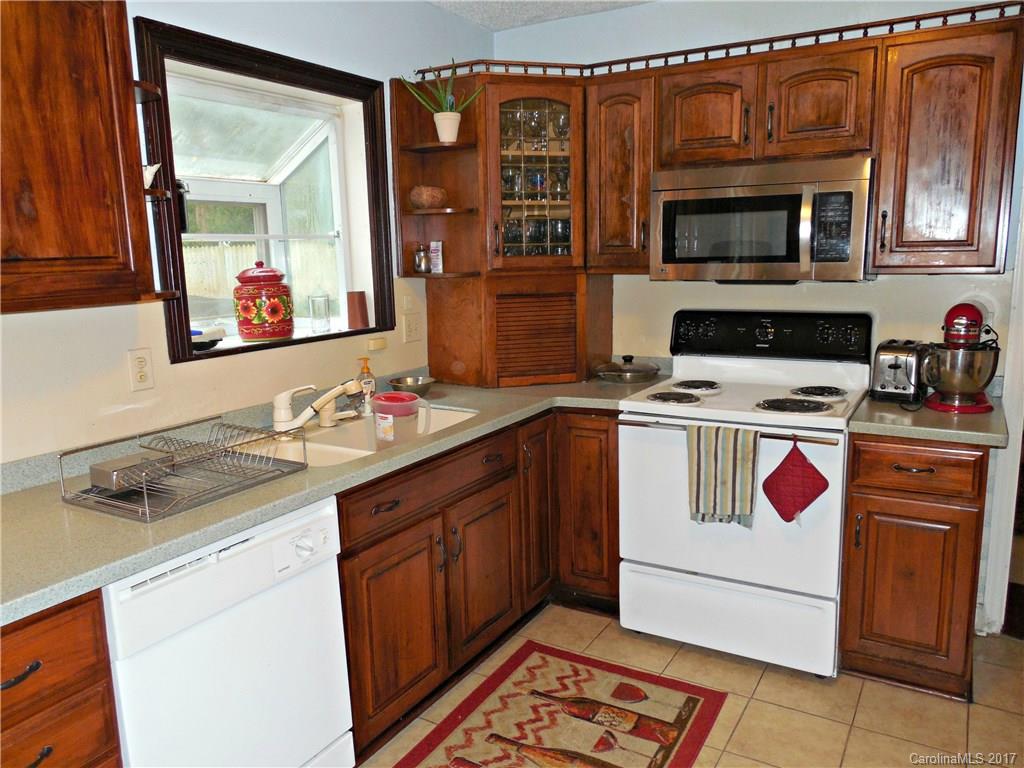 814 Falls Church Road, Unit 2 Charlotte, NC 28270 - Photo 3 of 24 Gallery Image 3