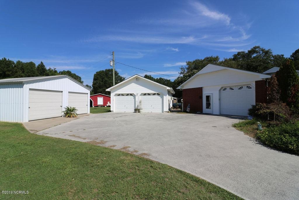 305 Miller Road Beulaville, NC 28518 - Photo 3 of 25 Miller garage good view