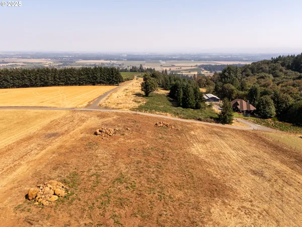 $2,450,000 | 13 Franquette, Amity, OR 97101